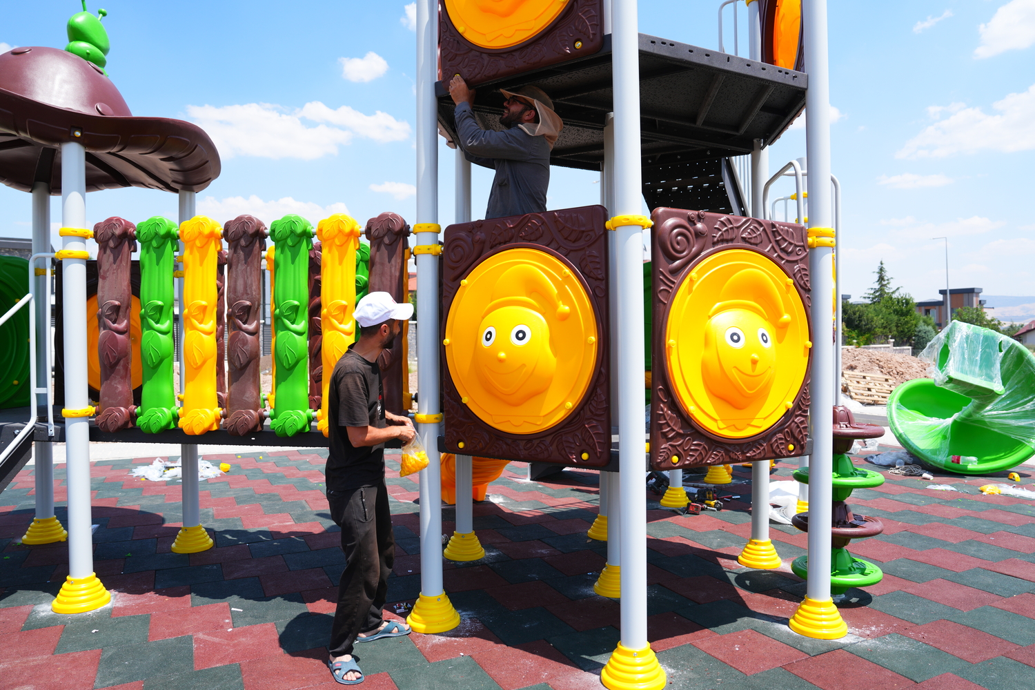 GÖLBAŞI’NIN PARKLARI YENİLENİYOR