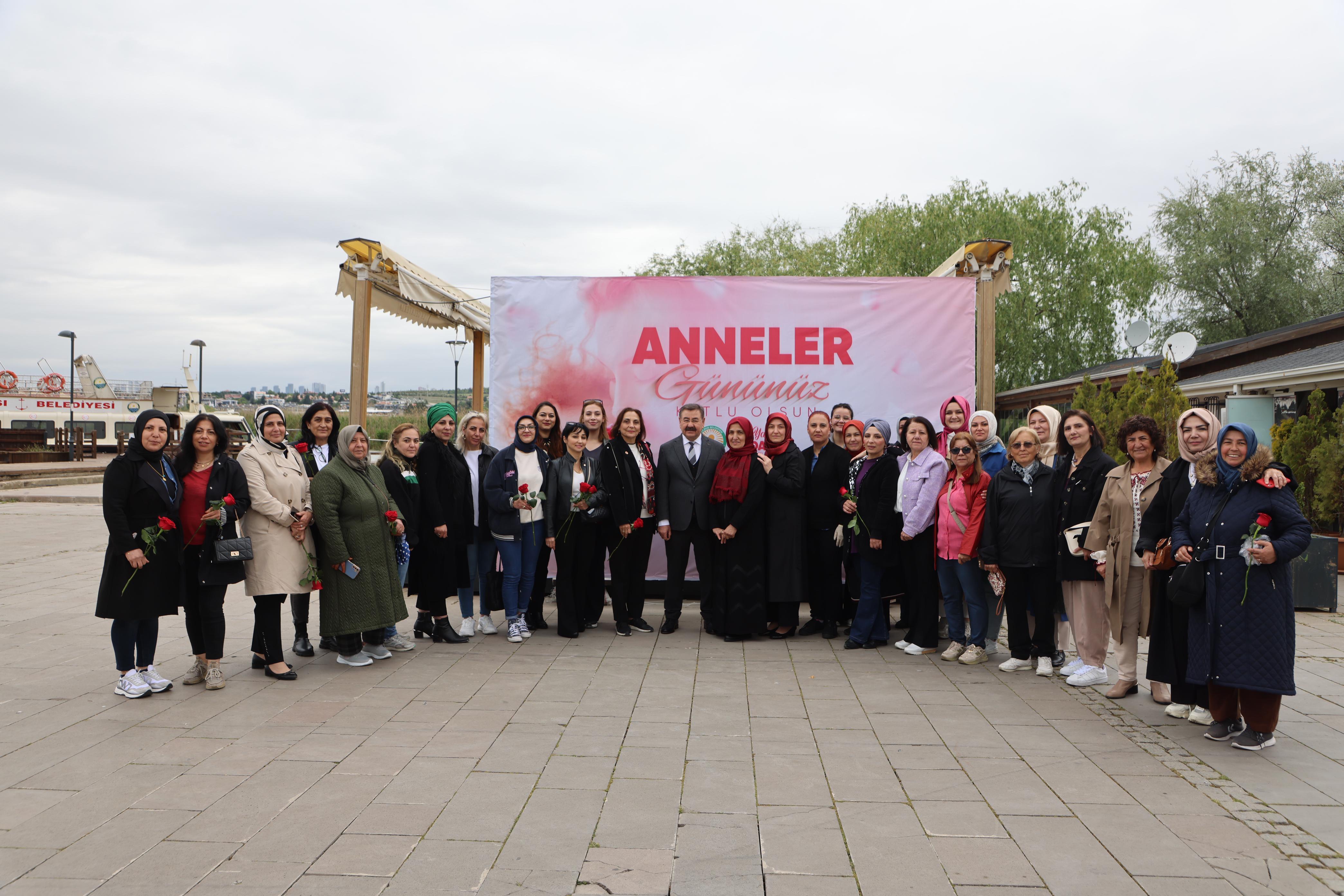 BAŞKAN ODABAŞI ANNELER GÜNÜ ÖZEL ETKİNLİĞİNE KATILDI