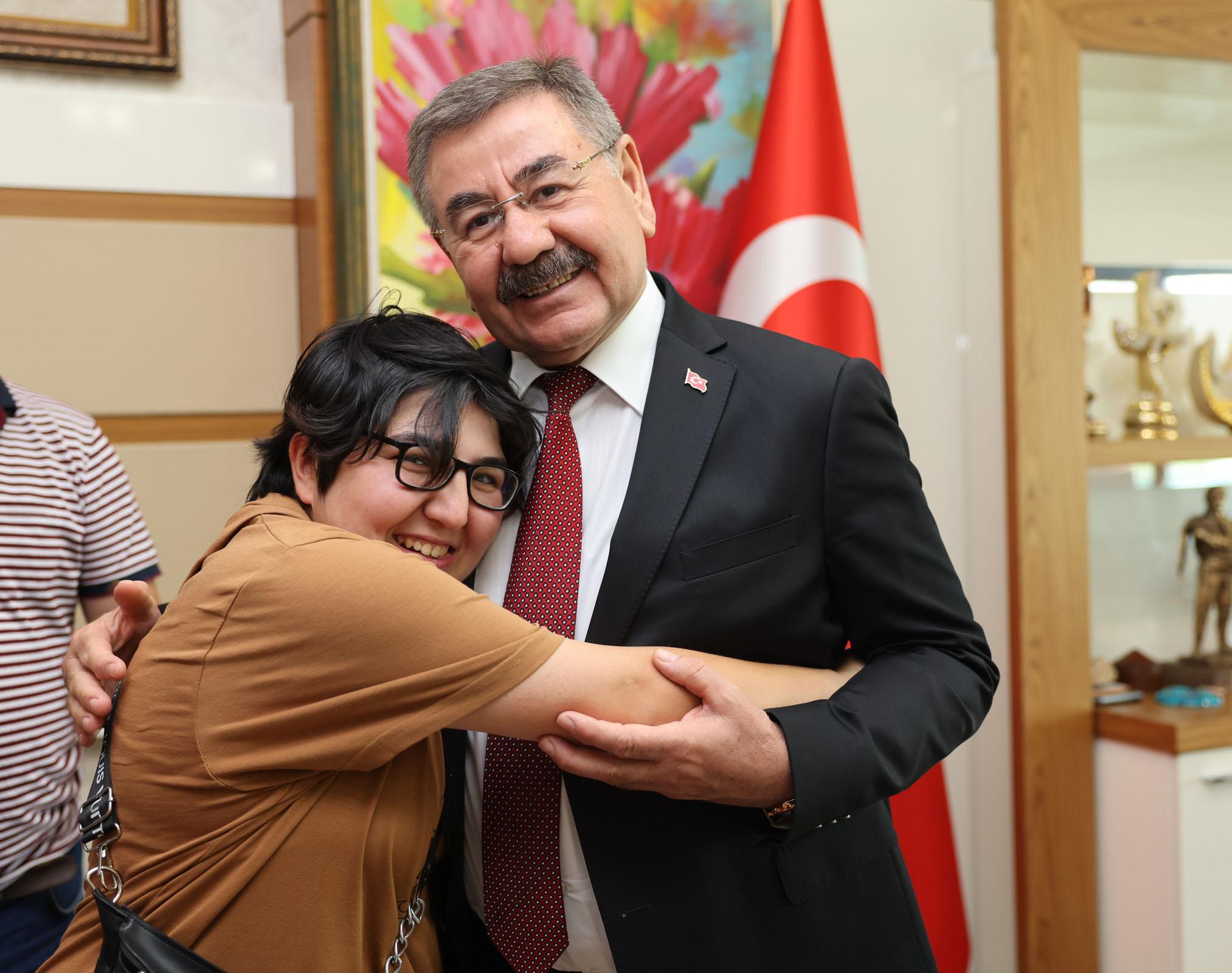 BAŞKAN ODABAŞI, VATANDAŞLARLA BAYRAMLAŞTI