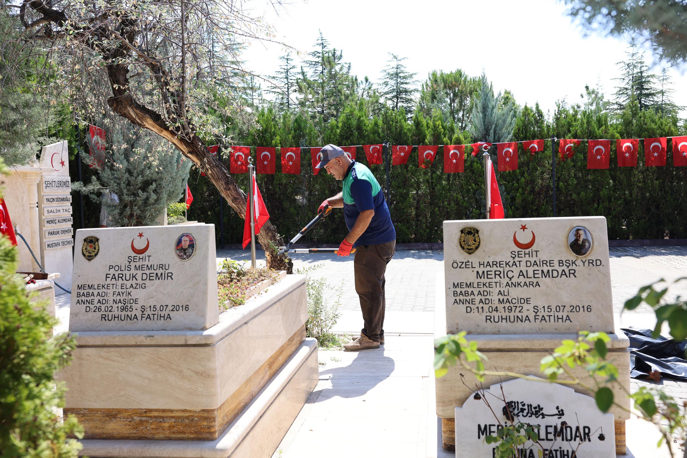 GÖLBAŞI ŞEHİTLİĞİNDE BAKIM ÇALIŞMASI