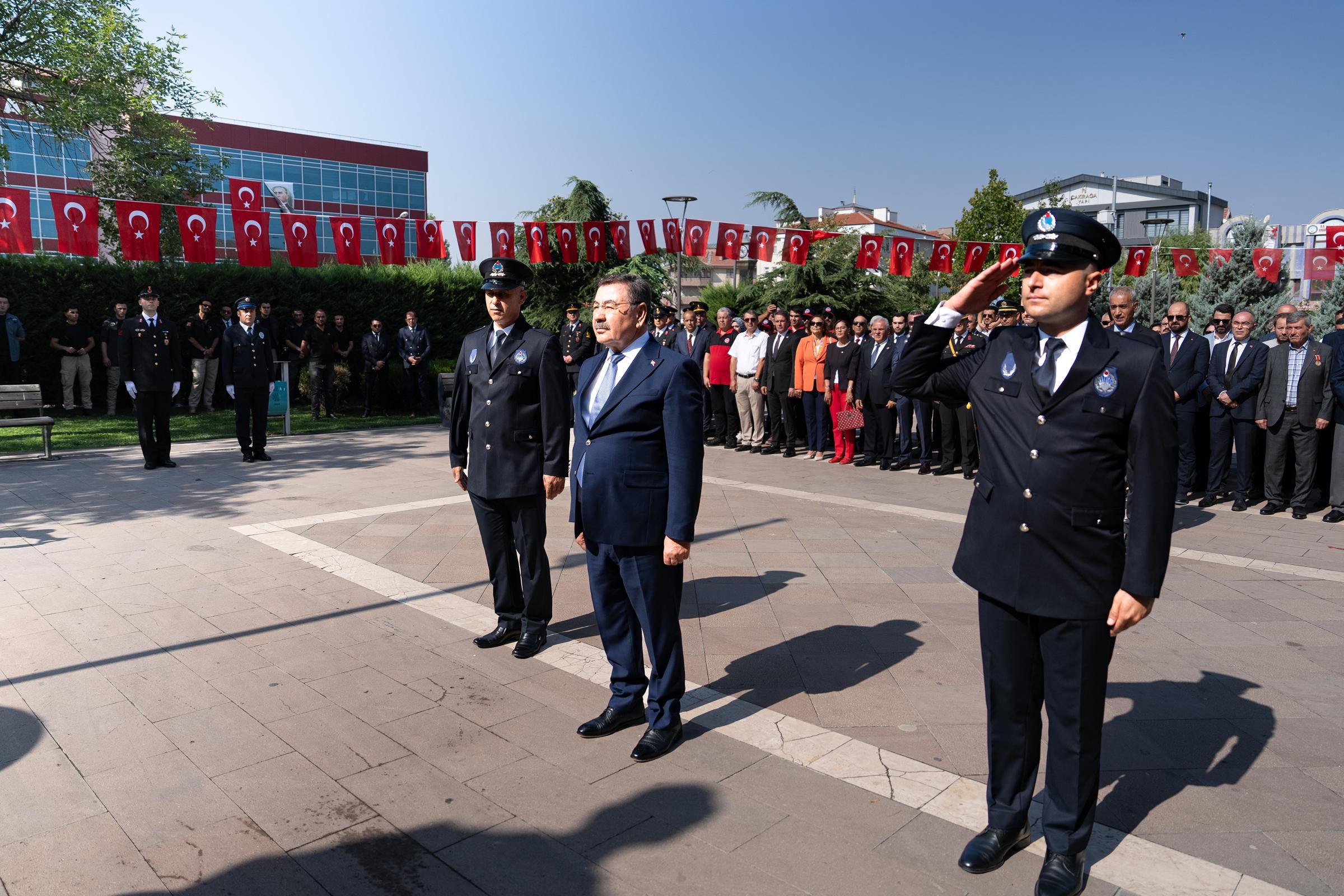 GÖLBAŞI’NDA 30 AĞUSTOS ZAFER BAYRAMI RESMİ TÖRENLE KUTLANDI