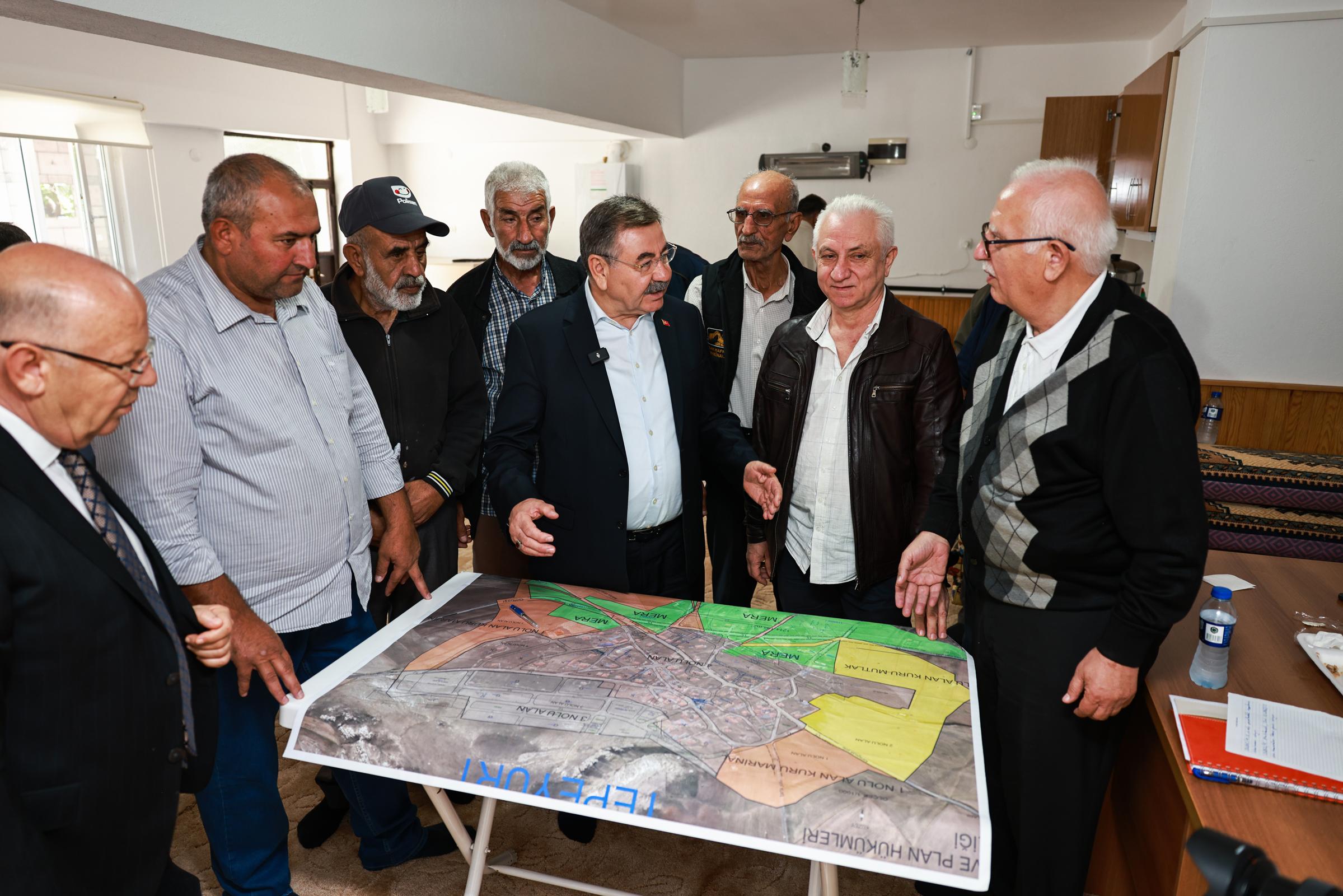 BAŞKAN ODABAŞI, İMAR ÇALIŞMALARINI VATANDAŞA TEK TEK ANLATIYOR