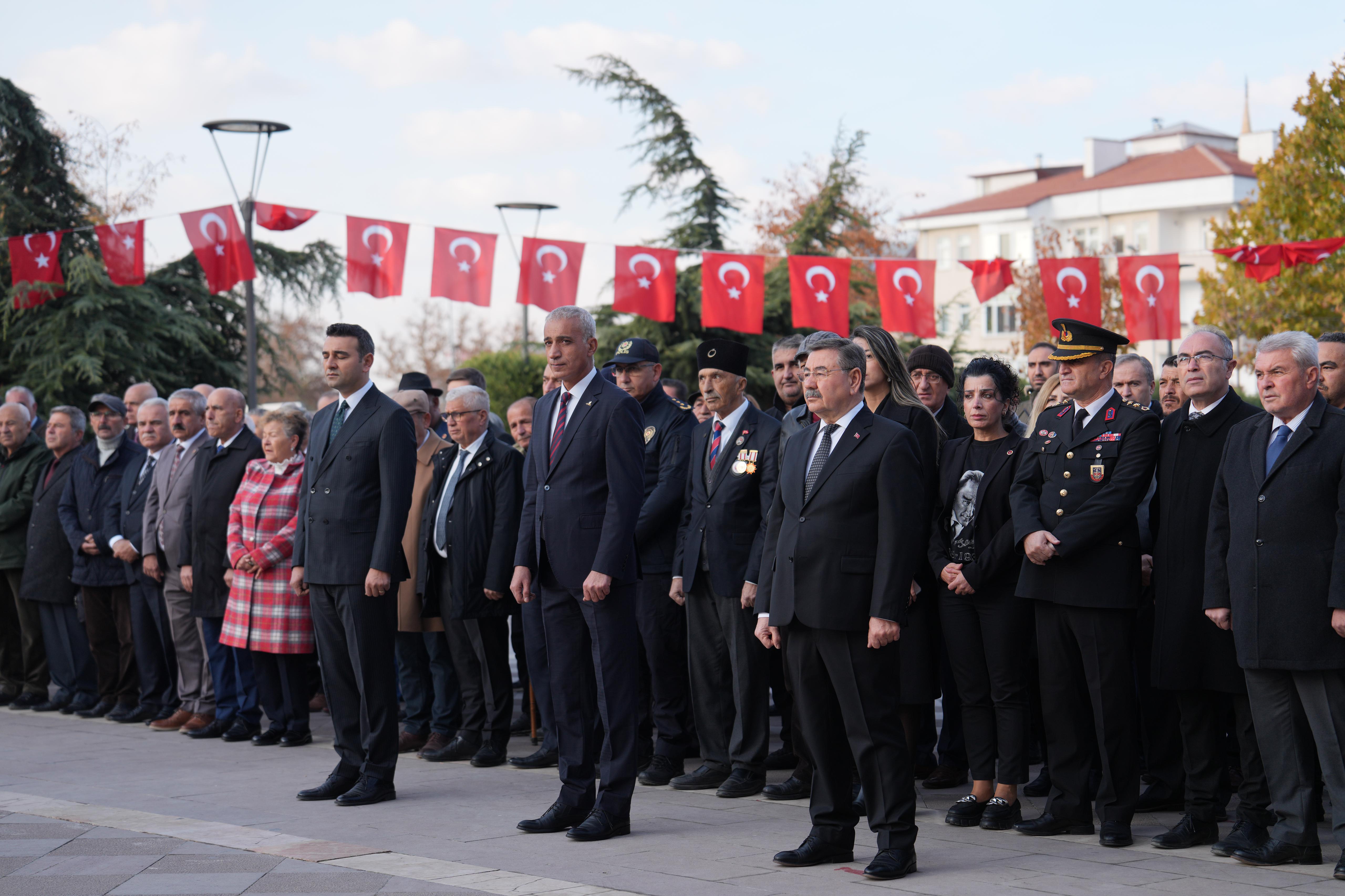 BÜYÜK ÖNDER ATATÜRK GÖLBAŞI'NDA ANILDI