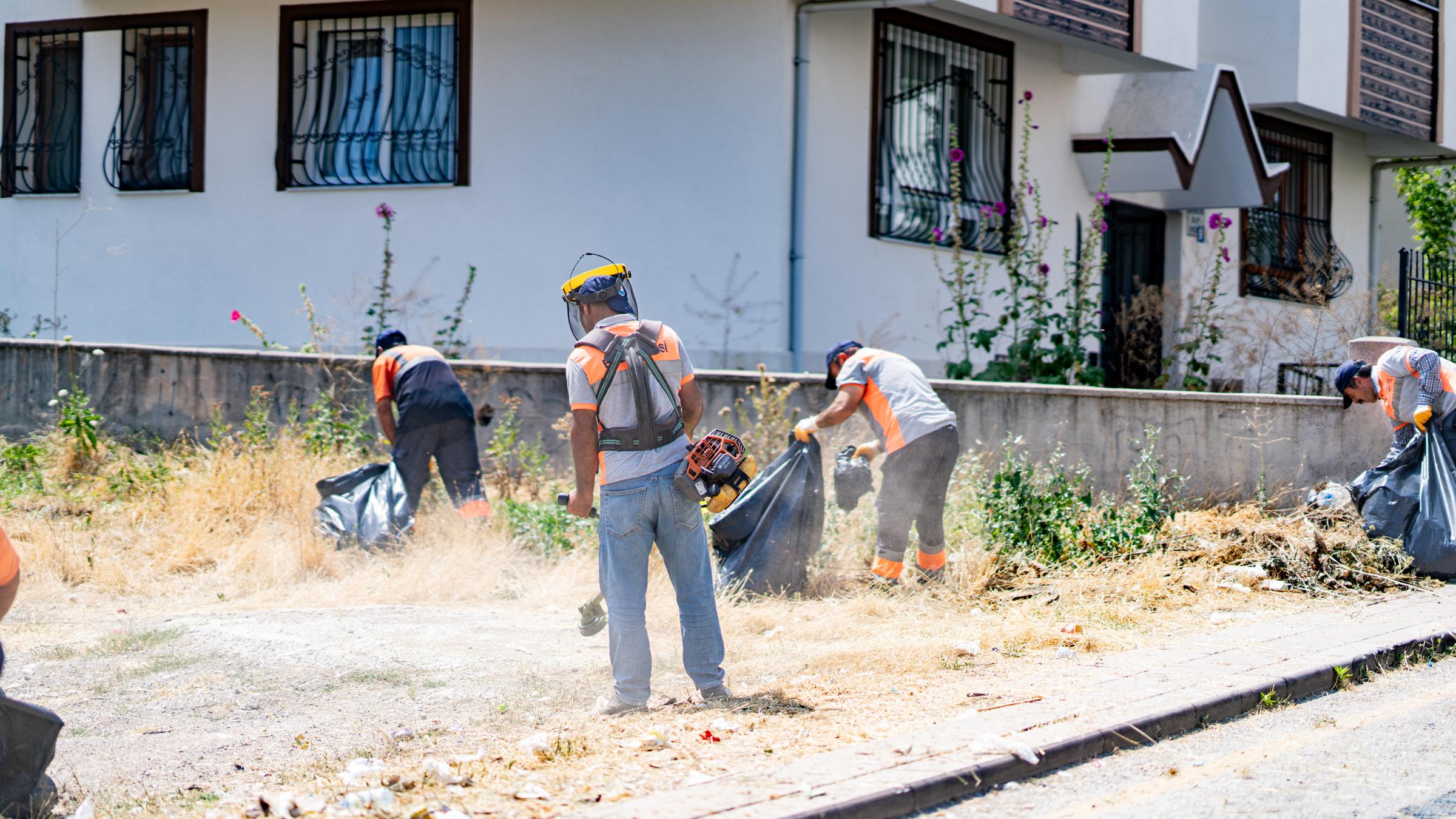 GÖLBAŞI'NIN MAHALLELERİNDE TEMİZLİK SEFERBERLİĞİ
